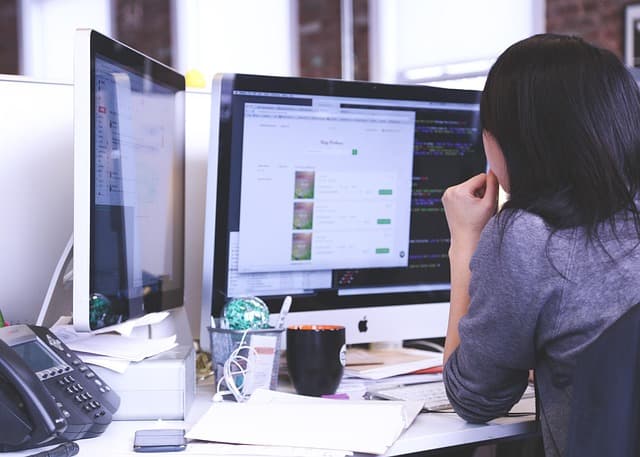 Guide Pratique pour Utiliser l'IA dans Votre Stratégie de Contenu
